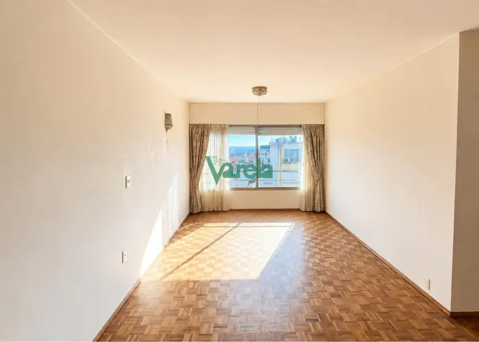 Venta apartamento 4 dormitorios Cordon sobre 18 de Julio, vista
