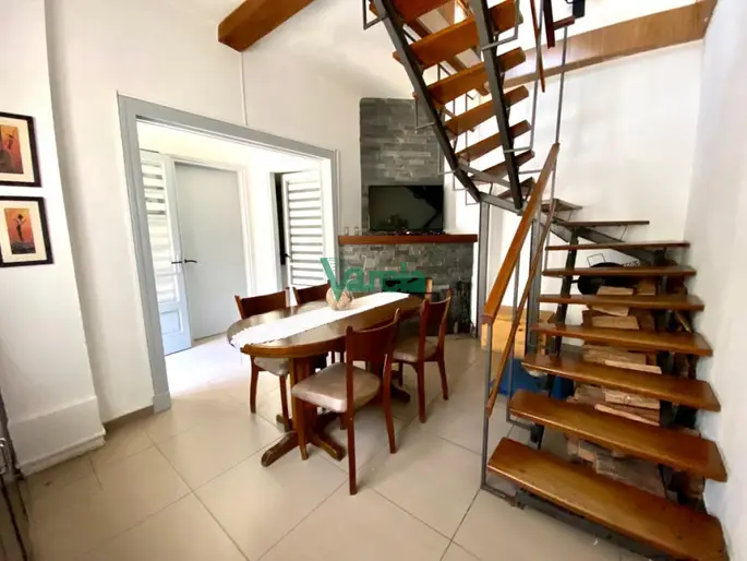 Venta Casa 5 dormitorios 2 baños 2 plantas Atahualpa