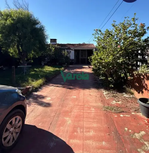 Venta de casa en Salinas, 2 dormitorios, a metros de la rambla