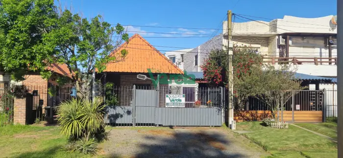 Casa 3 dormitorios, 2 baños, a metros de la Rambla, Atlantida