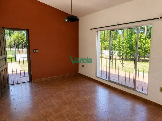 Casa de 3 dormitorios cochera y apto de 1 dormitorio Shangrila