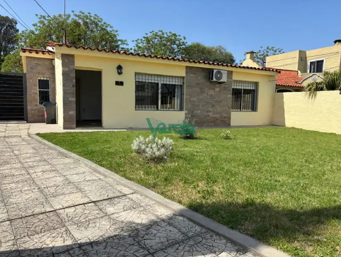 Casa venta Paso Carrasco 3 dormitorios a 1 cuadra Cno. Carrasco