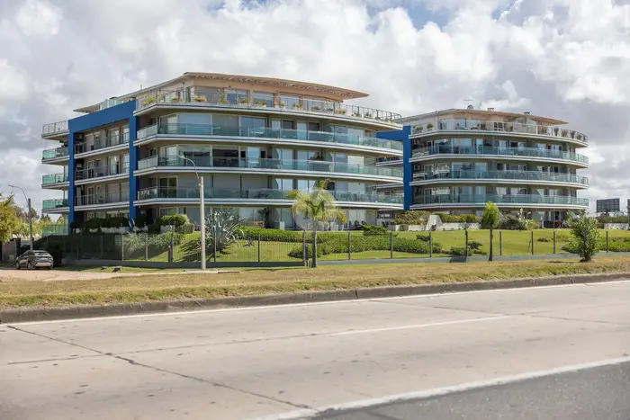 Venta apartamento 3 dormitorios en Avenida de las Americas Parque Miramar Carrasco