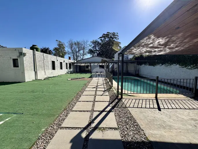 Venta casa 3 dormitorios ideal empresa o vivienda en Carrasco Sur