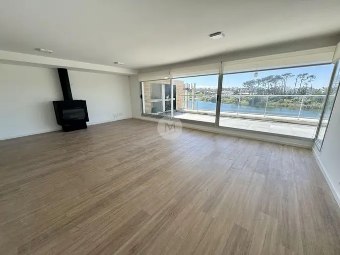 Alquiler apartamento 3 dormitorios con vista al lago en  Av. de las Americas Carrasco Parque Miramar