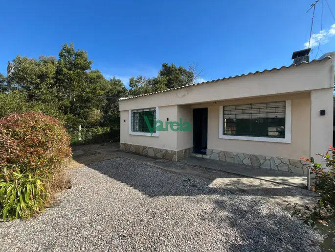 Casa de 2 dormitorios y 1  baño en Parque del Plata norte