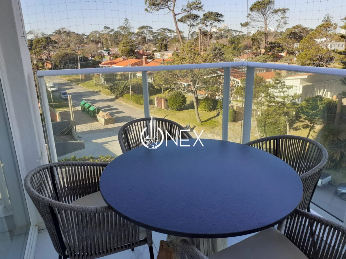 Apartamento en Playa Mansa, propiedad 266728 -Imagen 2