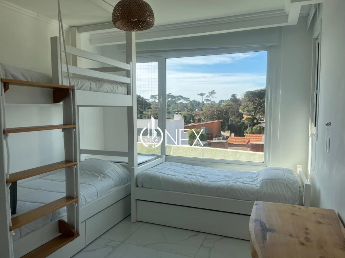 Apartamento en Playa Mansa, propiedad 266728 -Imagen 24