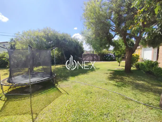 Casa en Venta (4 dorm.) + apto (3 dorm.) en Solymar a mts de la Rambla