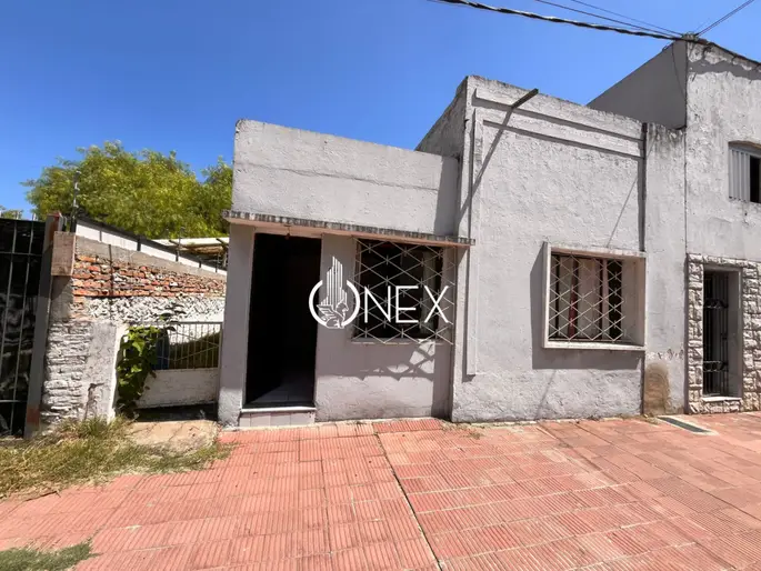 CASA A RECICLAR EN VENTA UBICACIÓN ESTRATÉGICA