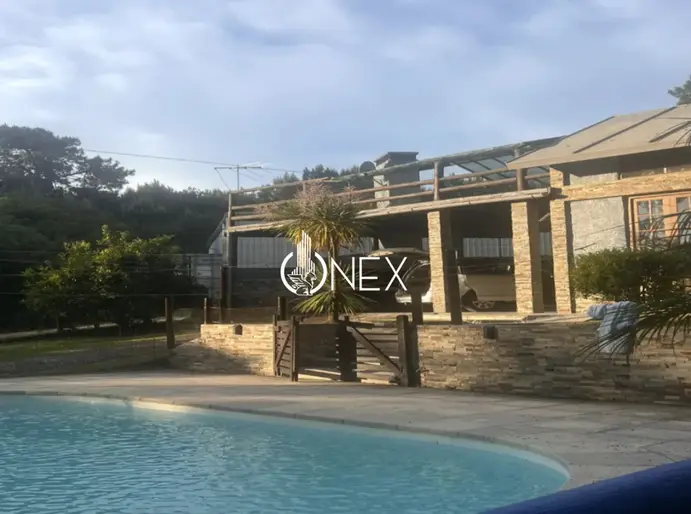 Oportunidad venta de casa en Maldonado solanas cuatro dormitorios cuatro baños piscina climatizada terraza con parrillero