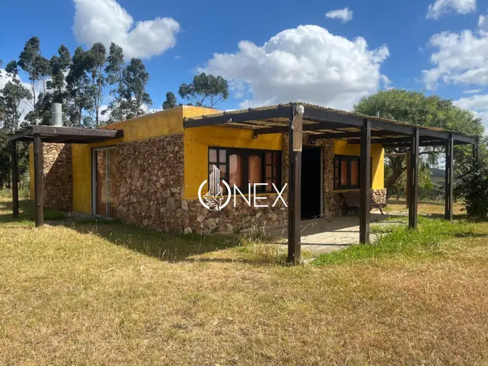 Venta chacra de 5 hectáreas con casa de 2 dormitorios en Las Cañas.
