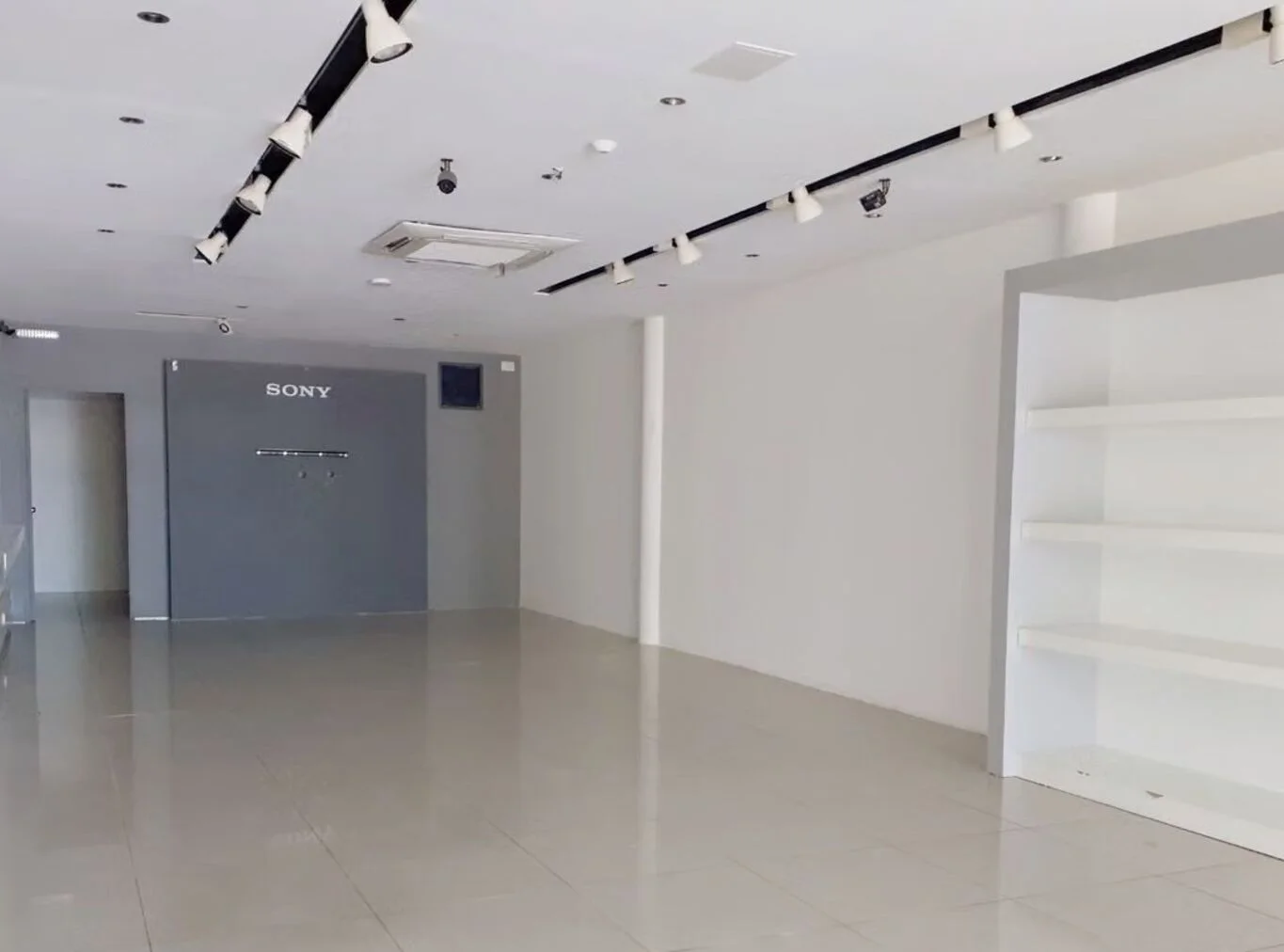 Local en Carrasco, propiedad 303989 -Imagen 4