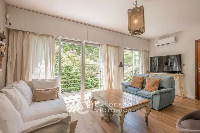 Apartamento en venta en Malvín 10210, reciclado, de 4 dormitorios, con renta