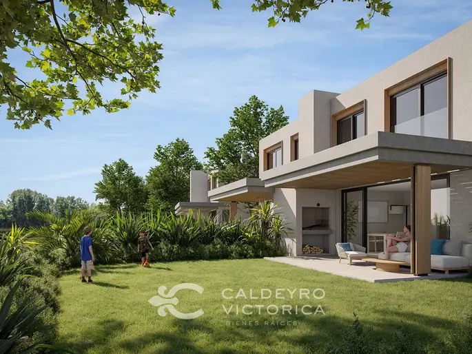 Venta Casa en Ayres Polo, Carrasco 9780, 3 dormitorios con fondo, parrillero y seguridad 24 horas