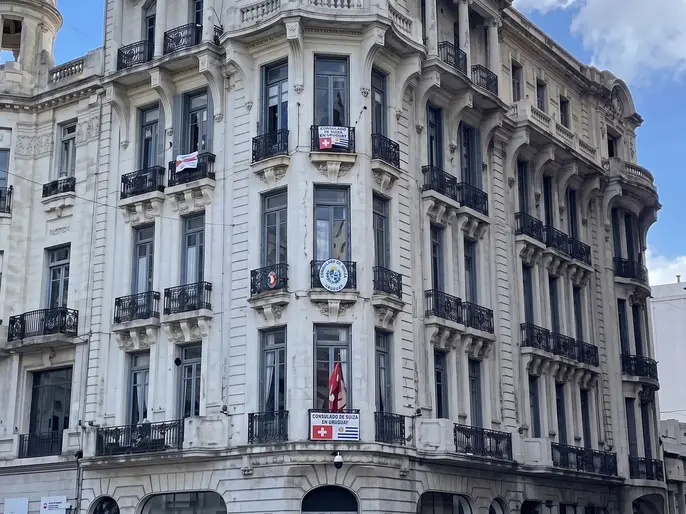 LOCAL EN EDIFICIO EMBLEMÁTICO EN CIUDAD VIEJA