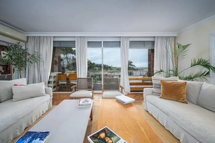 Venta apartamento de 4 dormitorios sobre la rambla