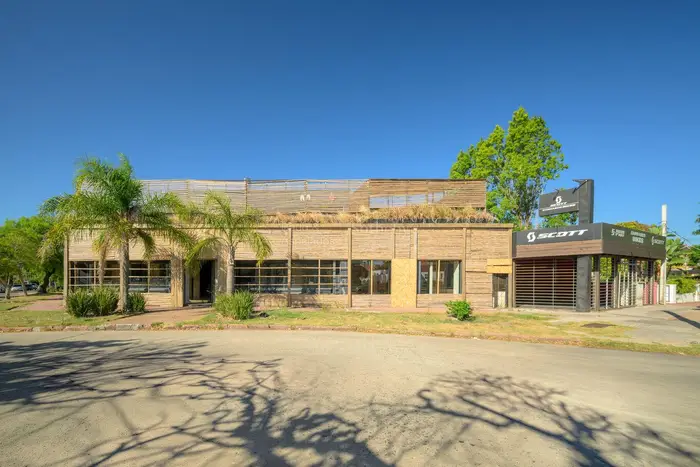 VENTA DE DOS LOCALES COMERCIALES EN AROCENA