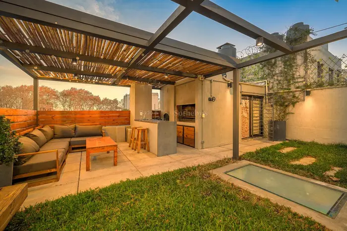 Casa de época totalmente renovada — patio, cava y azotea con parrillero y jacuzzi
