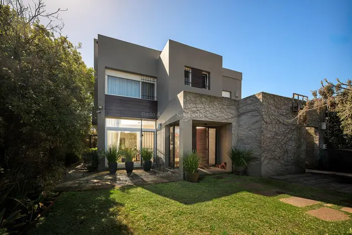 Casa en muy buena ubicación - Carrasco Sur -