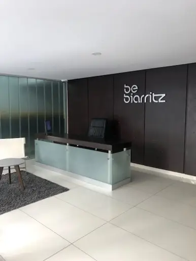 Alquiler amoblado de 2 dormitorios con garaje – Villa Biarritz