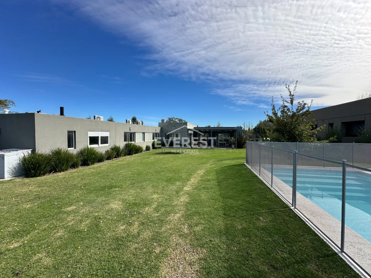 Casa en Altos de la Tahona, propiedad 261483 -Imagen 1