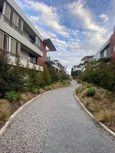 Vendo Apartamento con Jardín 2 dormitorios 2 baños 2 cocheras y Seguridad 24hs en Carrasco