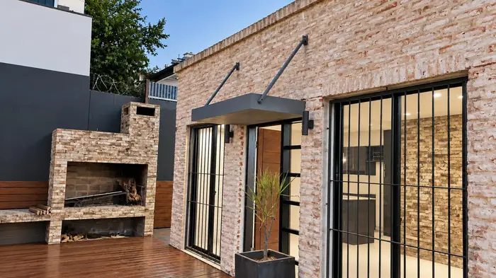 Casa Venta 2 Dormitorios con Renta Barrio Privado Parrillero Cochera x 2 a 2 cuadras Rambla