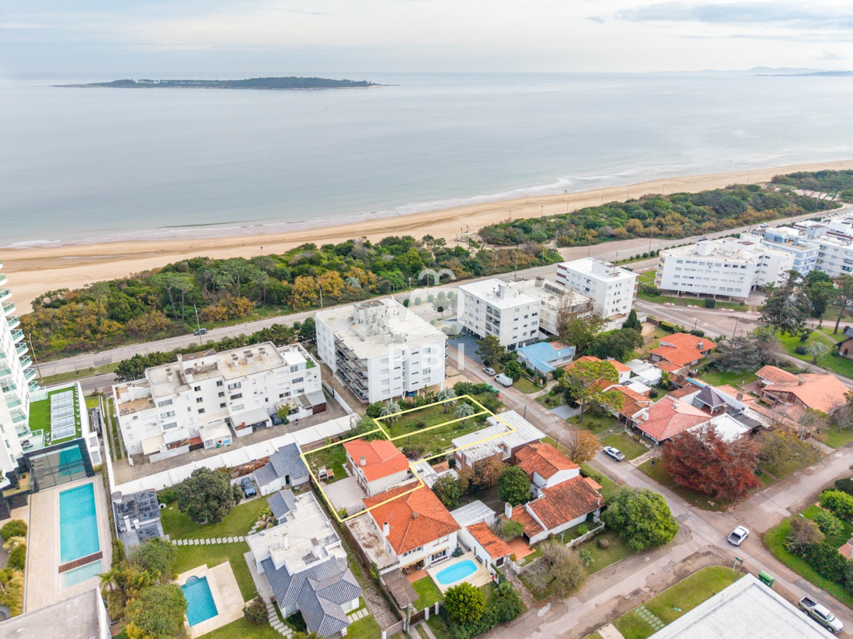 Casa en Playa Mansa, propiedad 272205 -Imagen 1