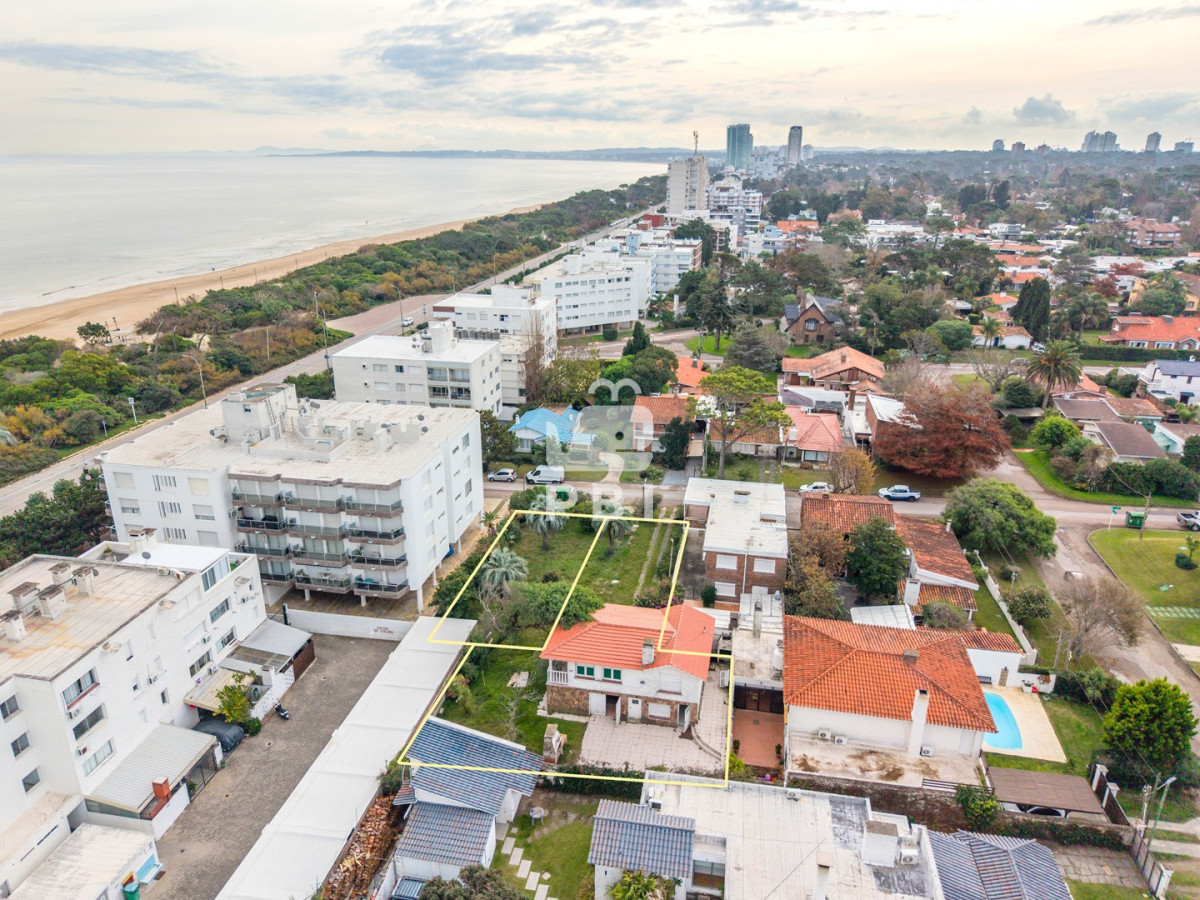 Casa en Playa Mansa, propiedad 272205 -Imagen 2