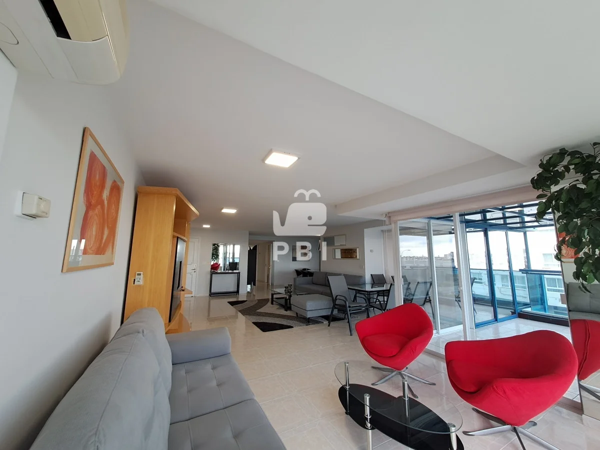 Apartamento en Playa Mansa, propiedad 62621 -Imagen 1