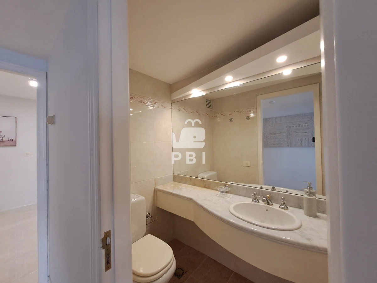 Apartamento en Playa Mansa, propiedad 62621 -Imagen 12