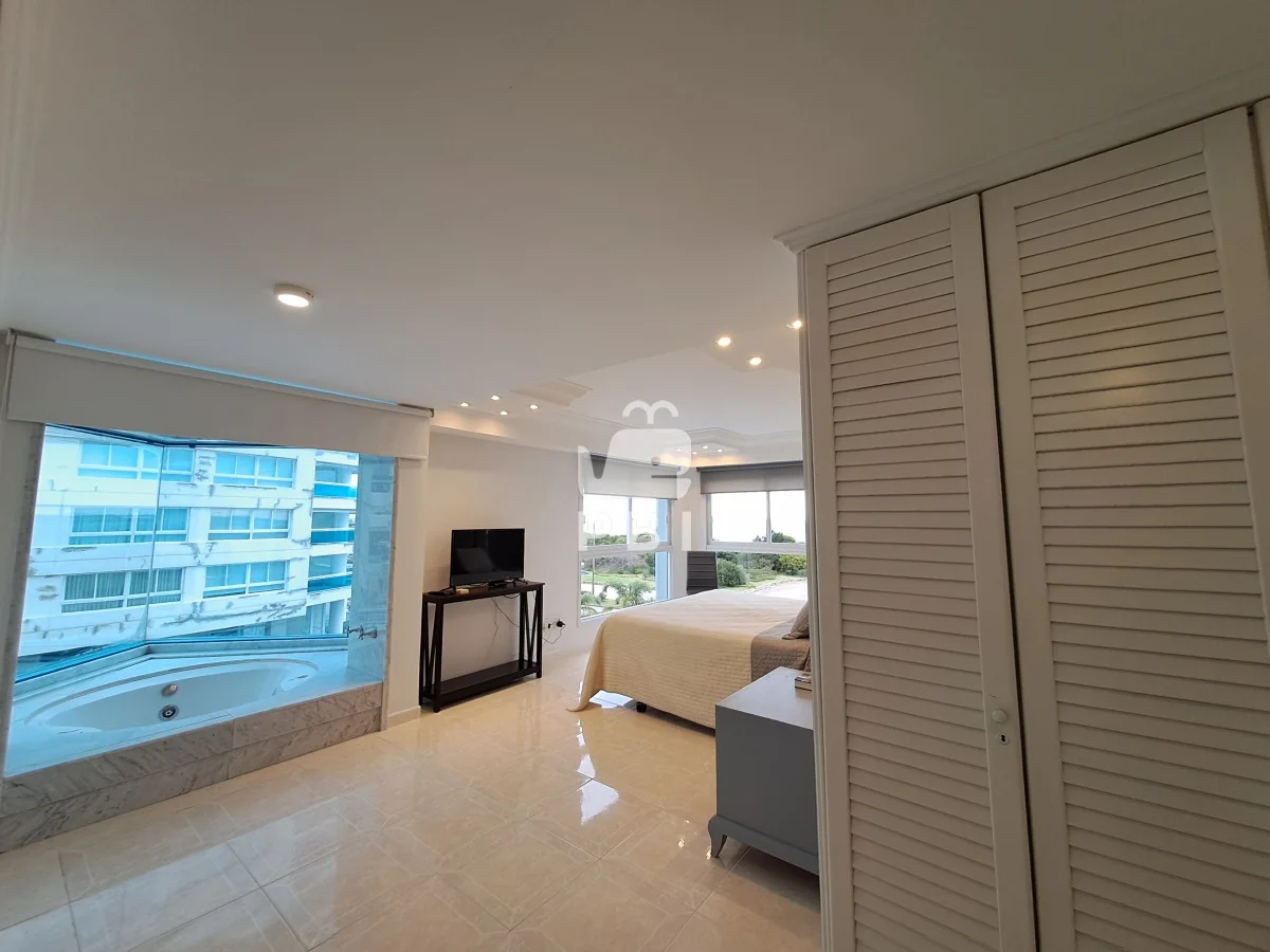 Apartamento en Playa Mansa, propiedad 62621 -Imagen 20