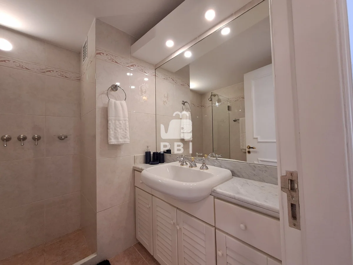 Apartamento en Playa Mansa, propiedad 62621 -Imagen 21