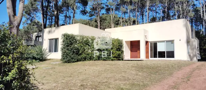 Casa 3 DORMITORIOS en Club del Lago, Punta Ballena - Ref : PBI13916