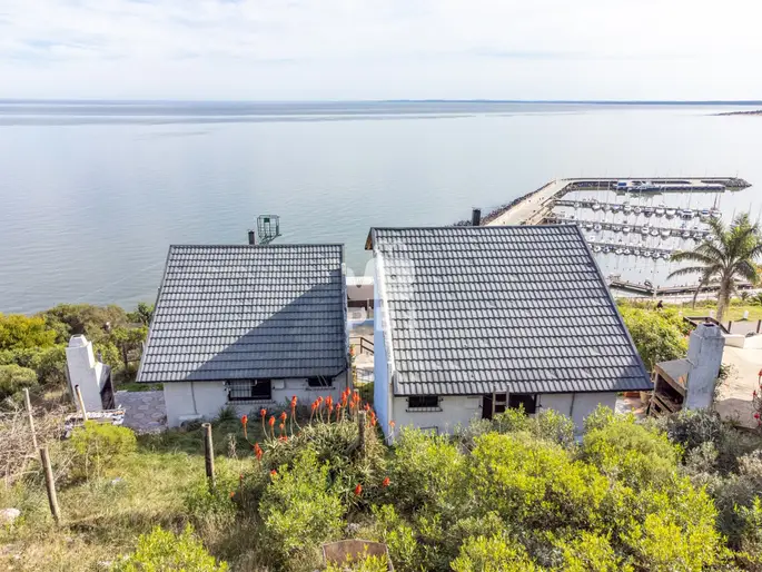 2 casas de 2 dormitorios con vista en Cerro San Antonio - Ref : PBI15049