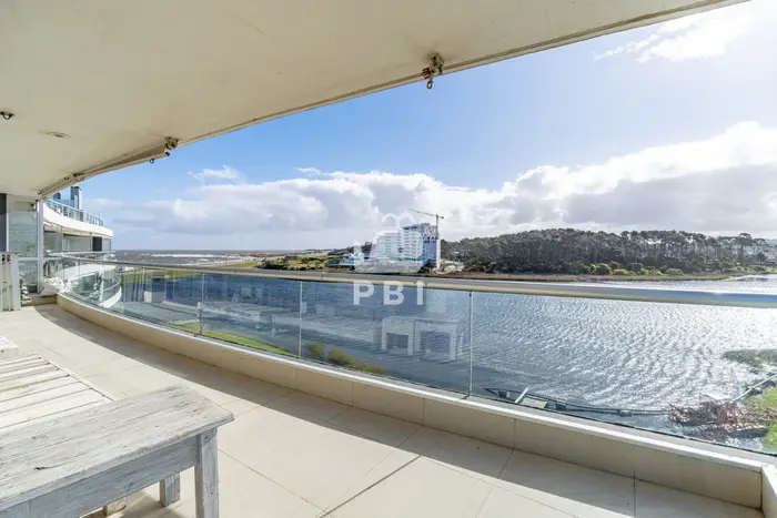 Venta apartamento 3 dormitorios, Playa Mansa. - Terrazas de la Laguna - Ref : PBI1589