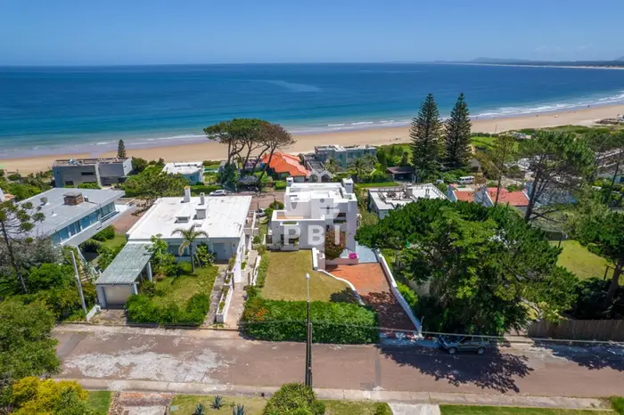 Casa de 5 dormitorios en Rinconada Alta, Punta Ballena - Ref : PBI332