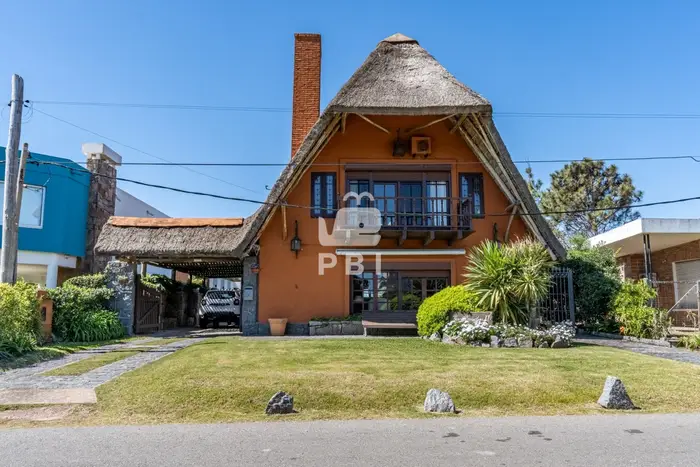 Casa 3 dormitorios en Playa Mansa, Maldonado - Ref : PBI12943