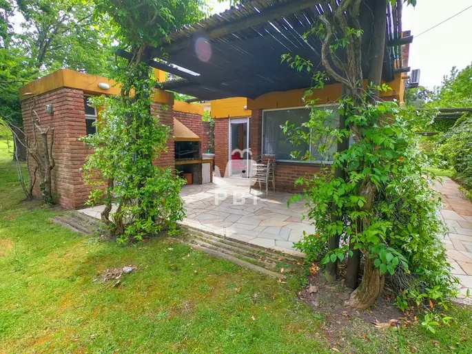 Casa 3 DORMITORIOS en Camino Lussich, Punta Ballena - Ref : PBI1894