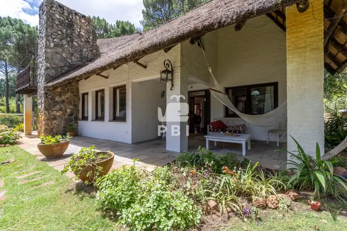Casa de 5 dormitorios en Club del Lago, Punta Ballena. - Ref : PBI13371