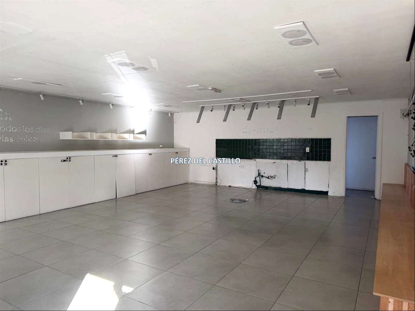 Local en Carrasco, propiedad 272230 -Imagen 1