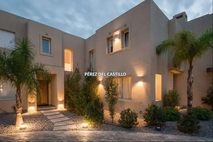 Venta Casa con renta Barrios Parques 3 Dormitorios 3 Baños Garaje Barrio Privado