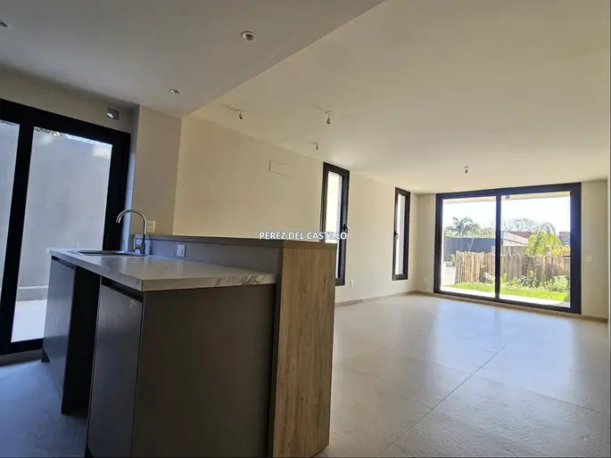 Alquiler Apartamento Carrasco 3 Dormitorios 3 Baños Garaje