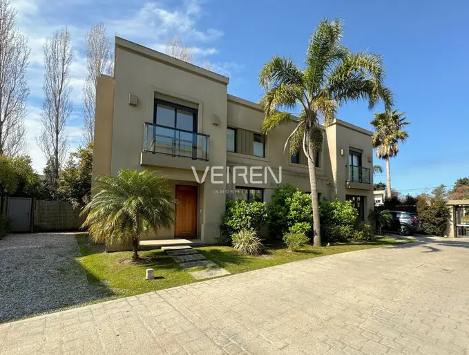 Casa en venta en housing de Lagos