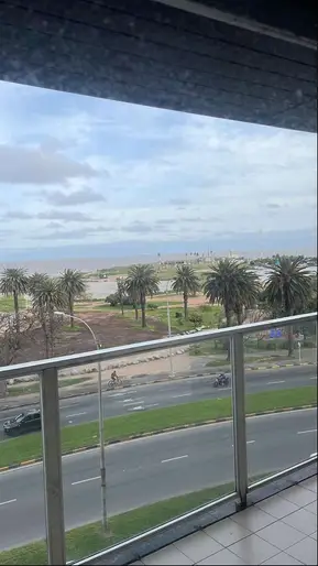 Venta apartamento 3 dormitorios Rambla Punta Carretas con garaje SIN MUEBLES