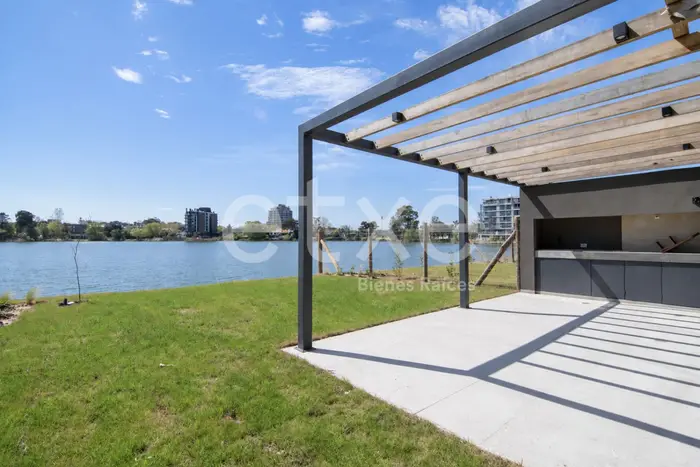 Alquiler de Casa con vista al lago en Marinas de Carrasco
