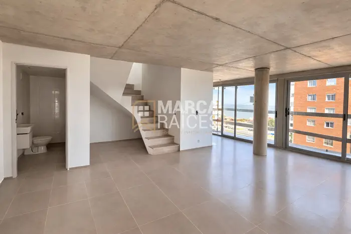 Venta Apartamento Duplex 3 Dormitorios 2 baños Terraza exclusiva proximo a entregar Barrio Sur Montevideo