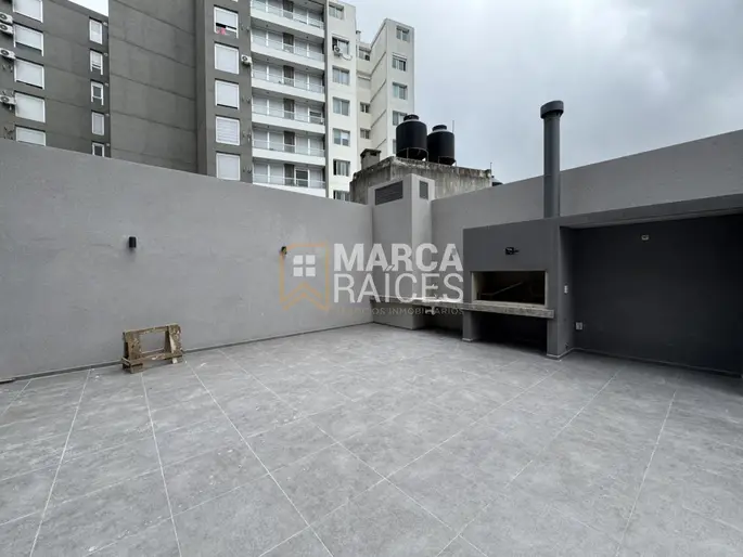 Venta Apartamento 3 Dormitorios 2 baños patio con parrillero propio con renta Tres cruces estrenado recien Montevideo