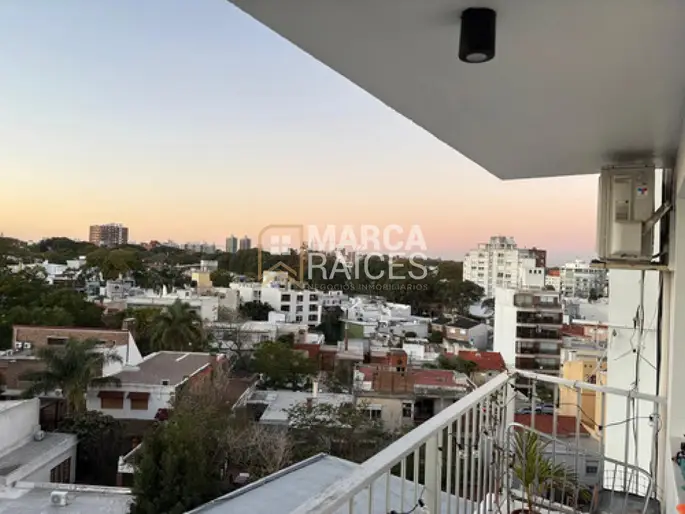 Alquiler Apartamento de 2 dormitorios y 2 baños sobre la Rambla de Malvín Montevideo